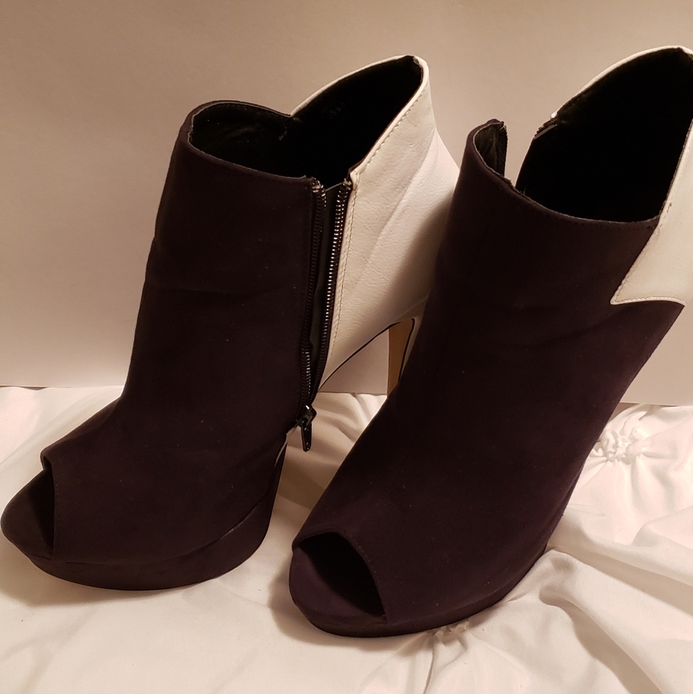 Heeled booties